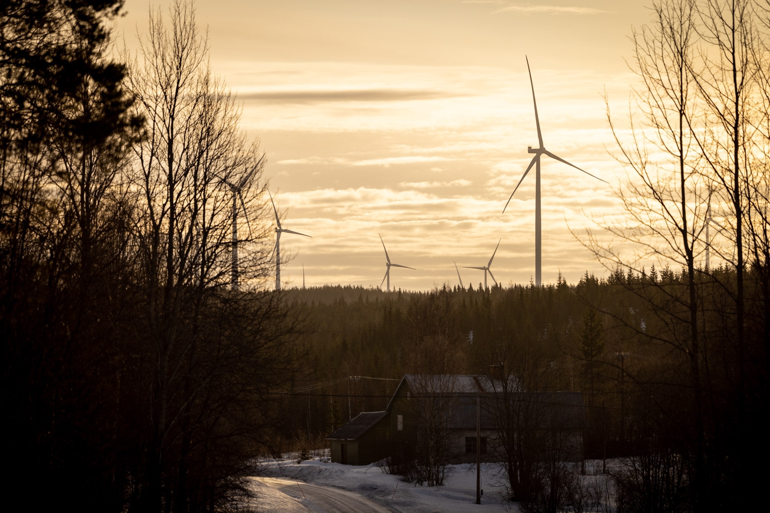Vindkraftverken är byggda med senaste teknik och material, vilket bidrar till hög effektivitet. Tillsammans producerar de 23 verken 440 GWh/år, vilket motsvarar förnybar el till omkring 88 000 hushåll.