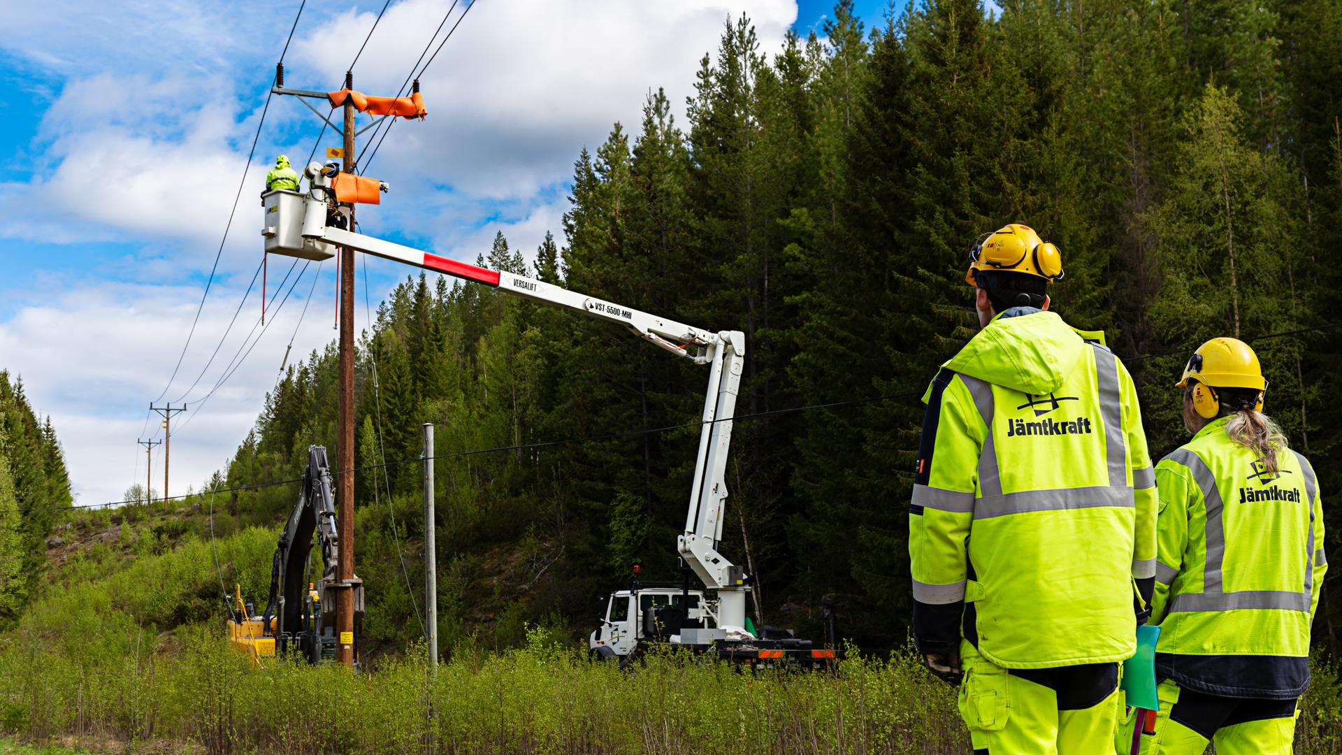 Arbete med elnätet.