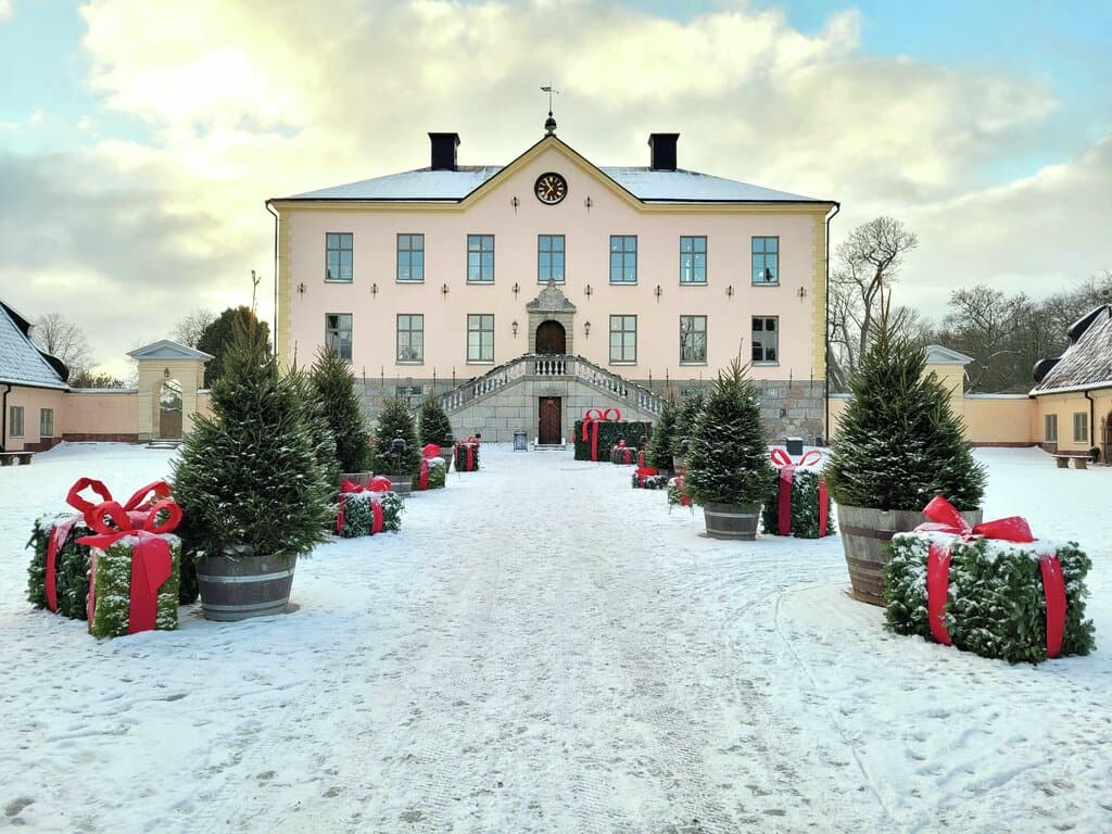 Hesselby slott i julskrud.