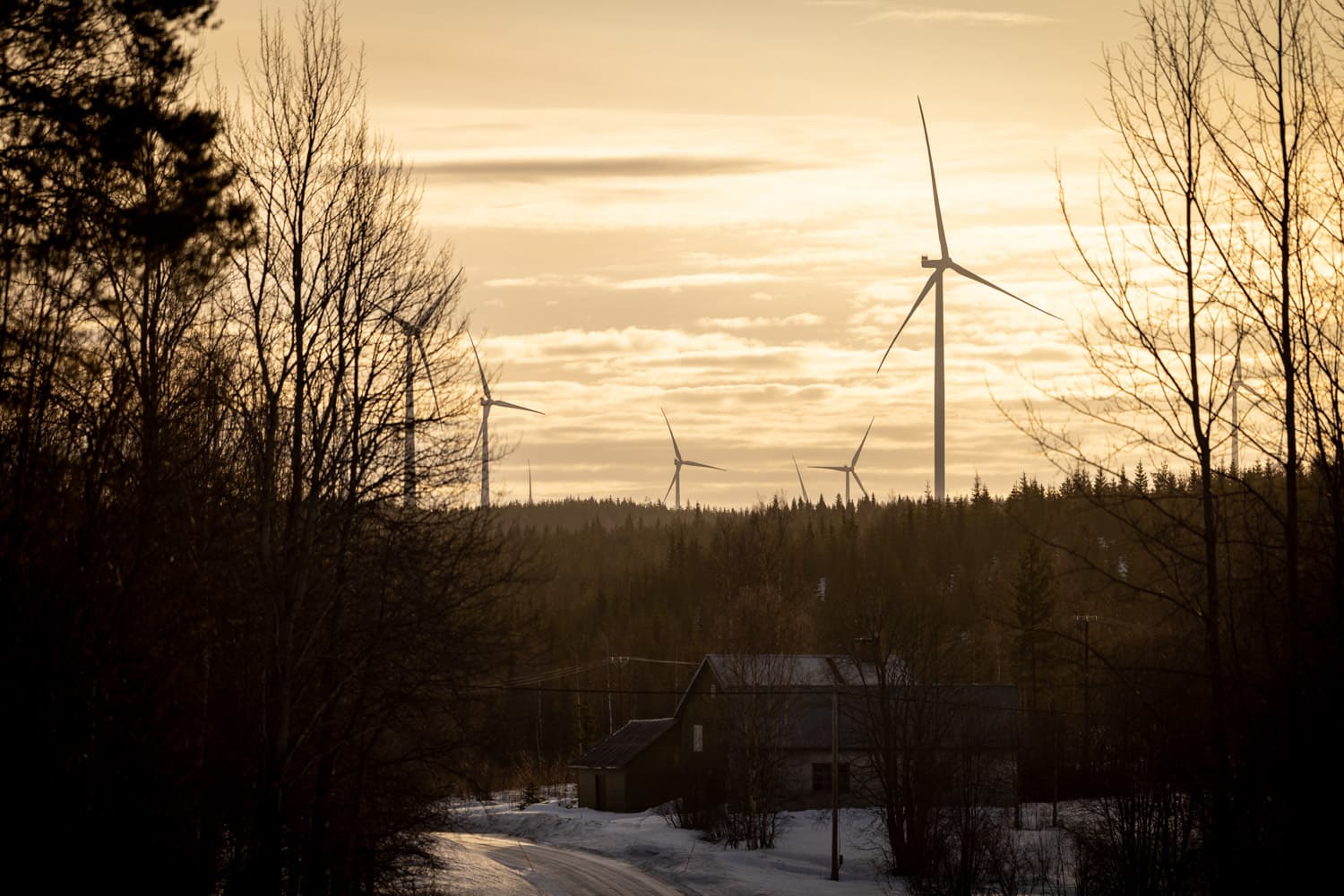 Vindkraftverken är byggda med senaste teknik och material, vilket bidrar till hög effektivitet. Tillsammans producerar de 23 verken 440 GWh/år, vilket motsvarar förnybar el till omkring 88 000 hushåll.