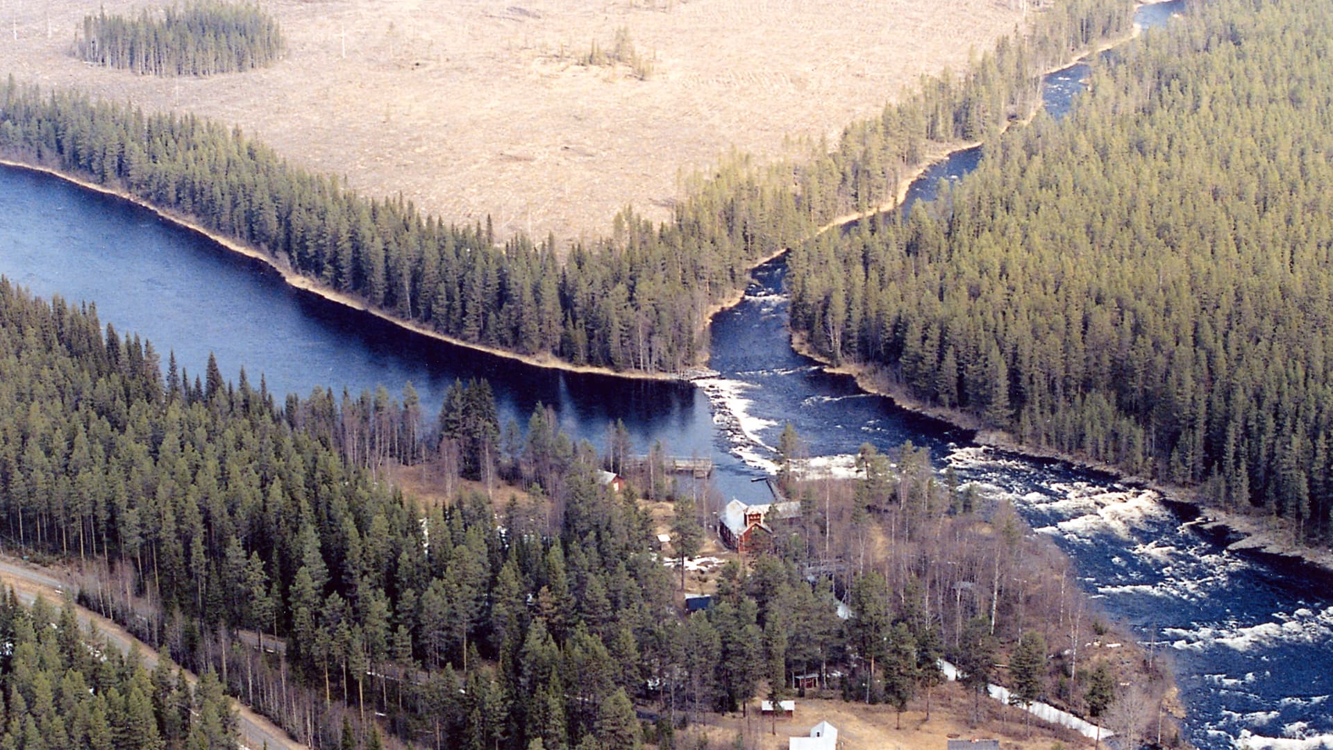 Helikoptervy över Långforsen