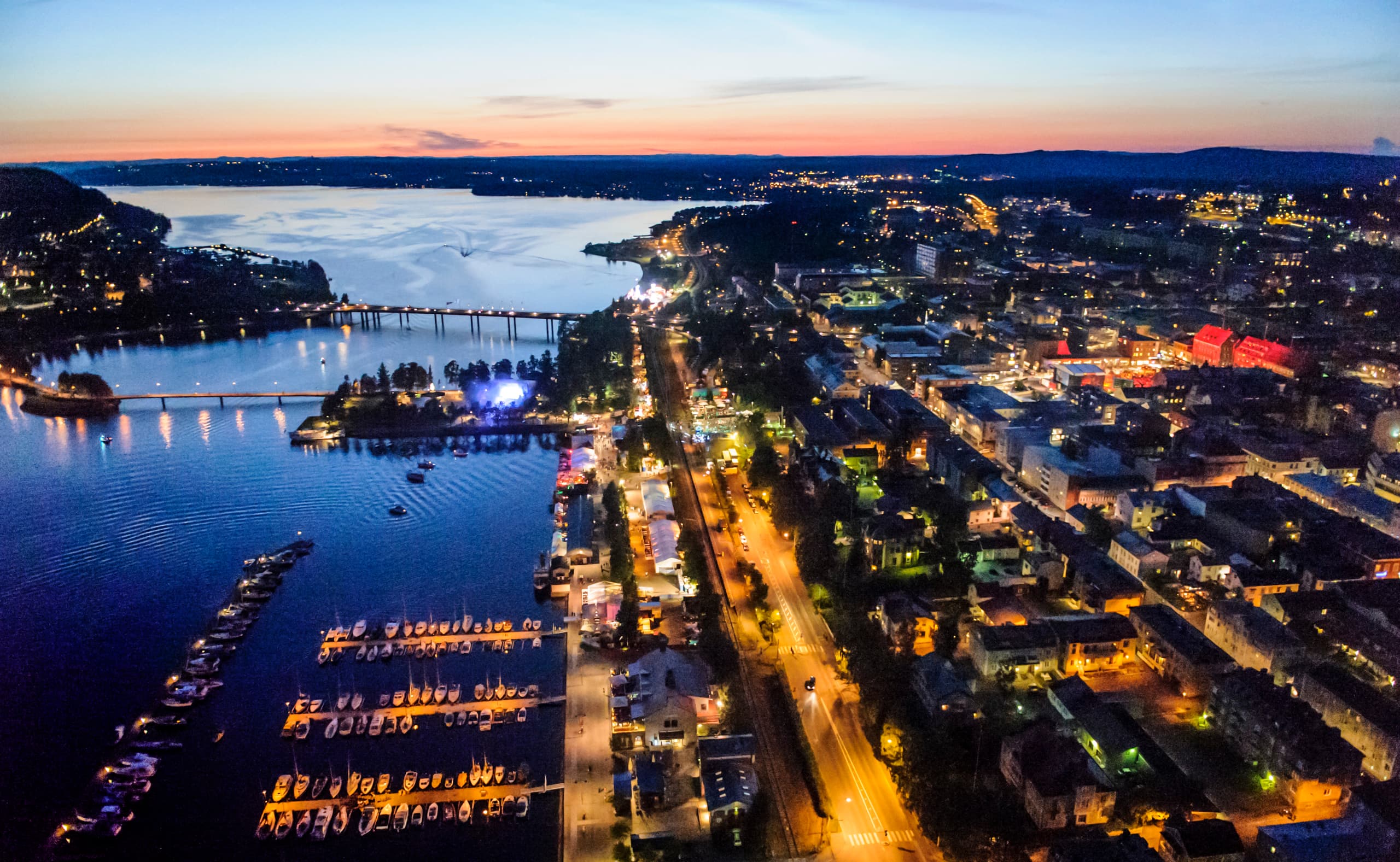 Flygbild över Östersund en sommarkväll