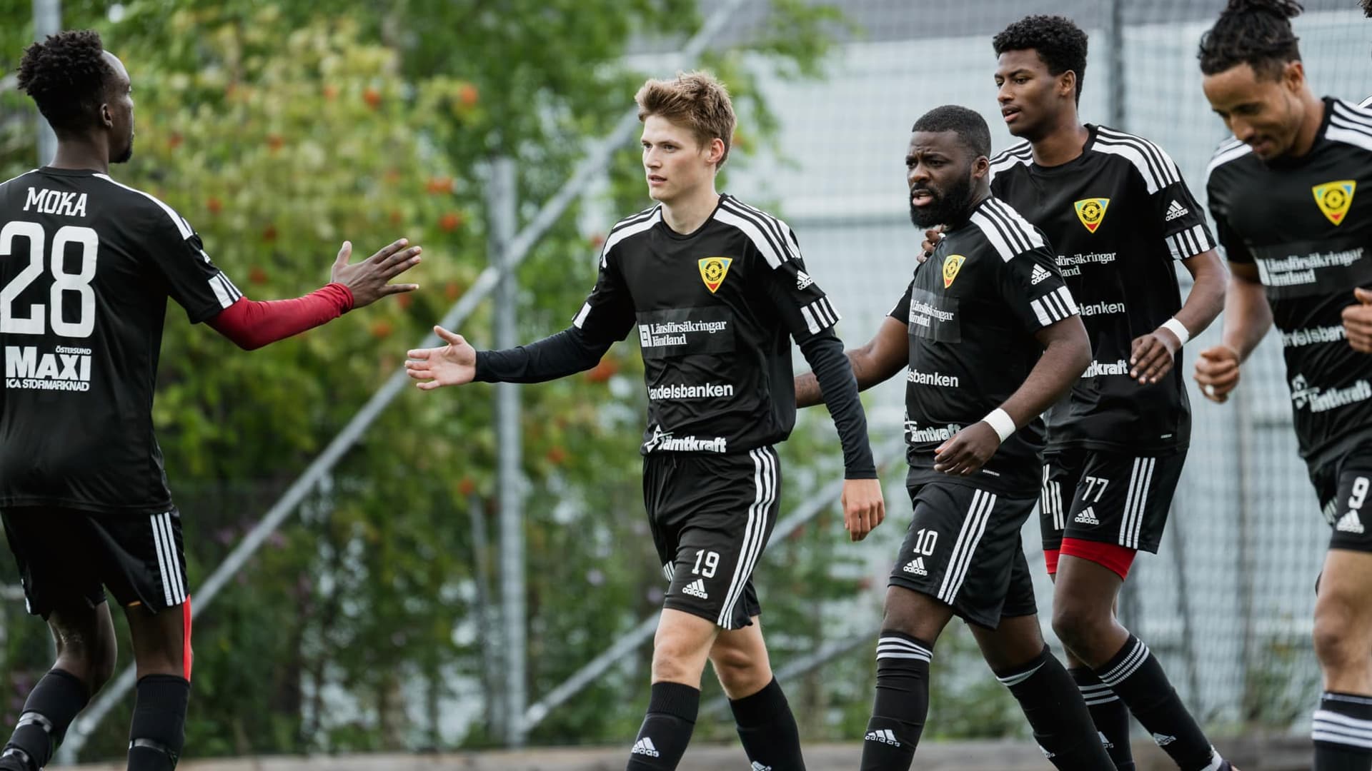 The Mighty Cosmos spelar fotobollsmatch.