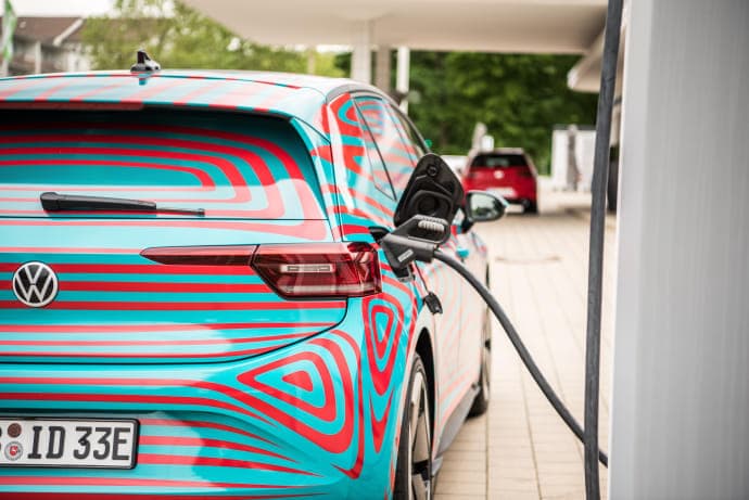 Volkswagens nya elbil ID.3, här i kamouflerad version, lanseras på den svenska marknaden år 2020