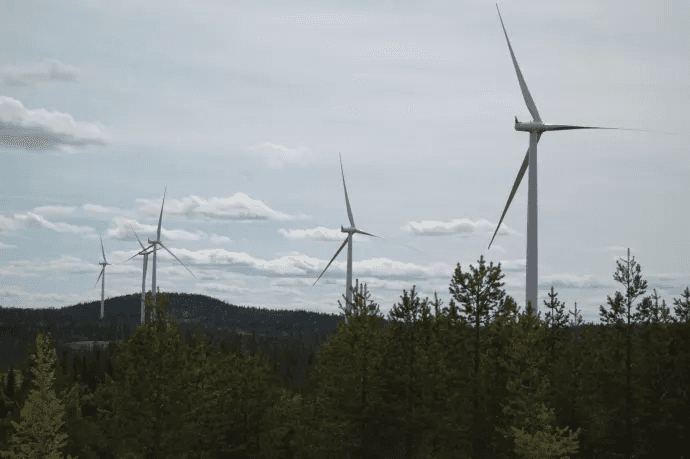 Mark- och miljööverdomstolen beviljar förlängt igångsättningstillstånd för Hocksjöns vindkraftsprojekt. En investering på omkring 1,6 miljarder kronor. Projektet Hocksjön Vind drivs gemensamt av Jämtkraft och Persson Invest.